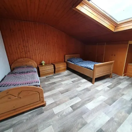 Apartamento Monteurhaus - 6 , 2 Baeder, Terrasse Glees